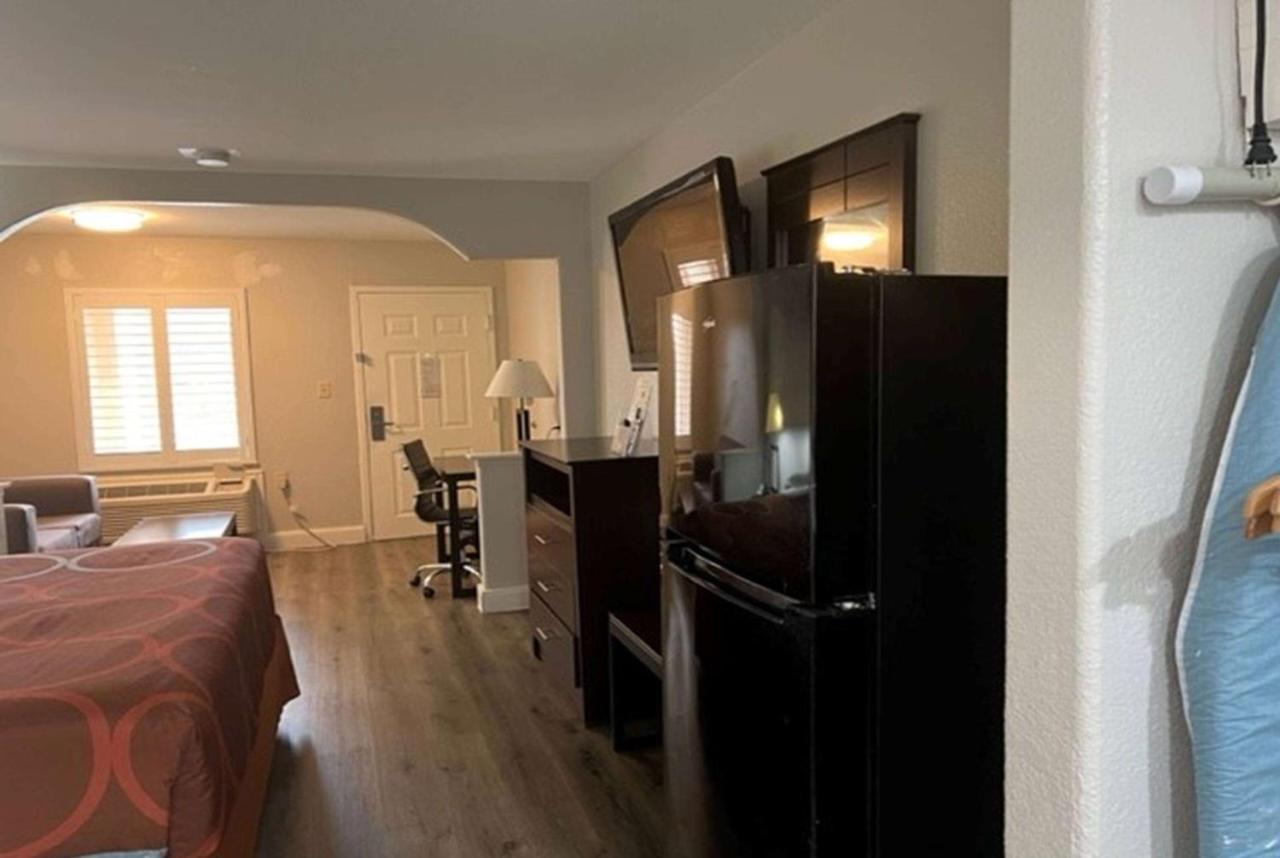 Hotel Super 8 By Wyndham Mont Belvieu - Baytown East Exterior foto