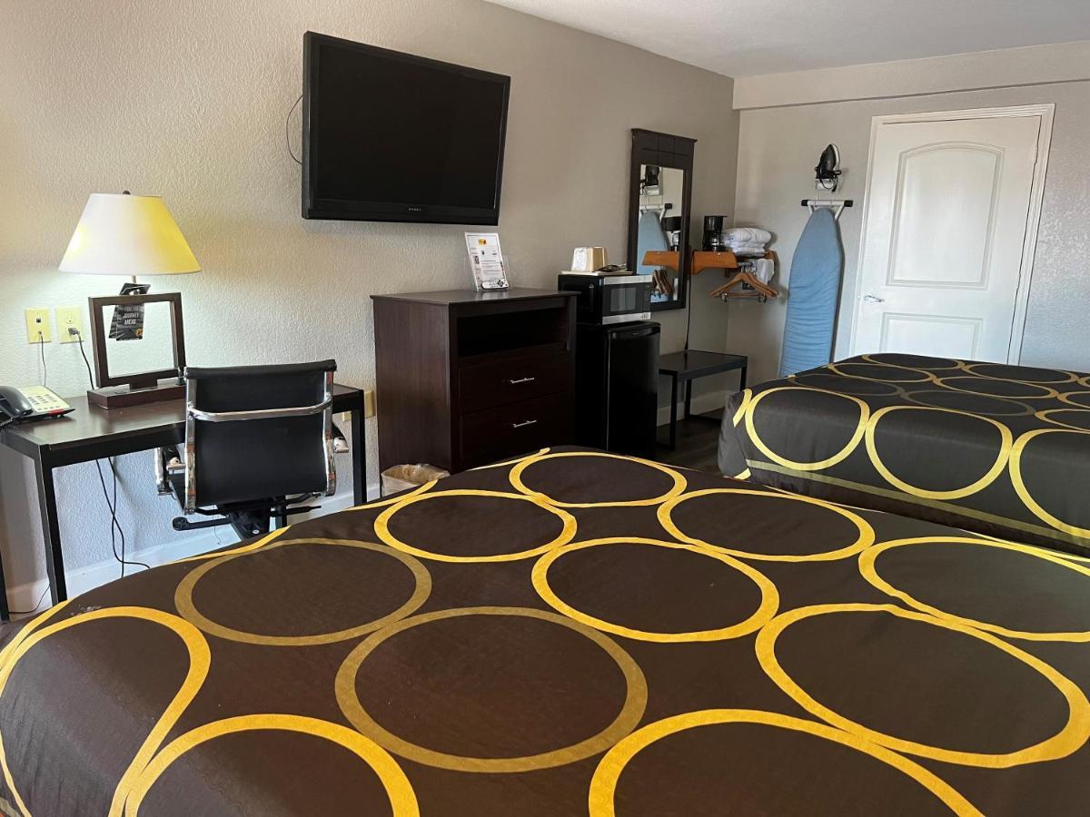 Hotel Super 8 By Wyndham Mont Belvieu - Baytown East Exterior foto